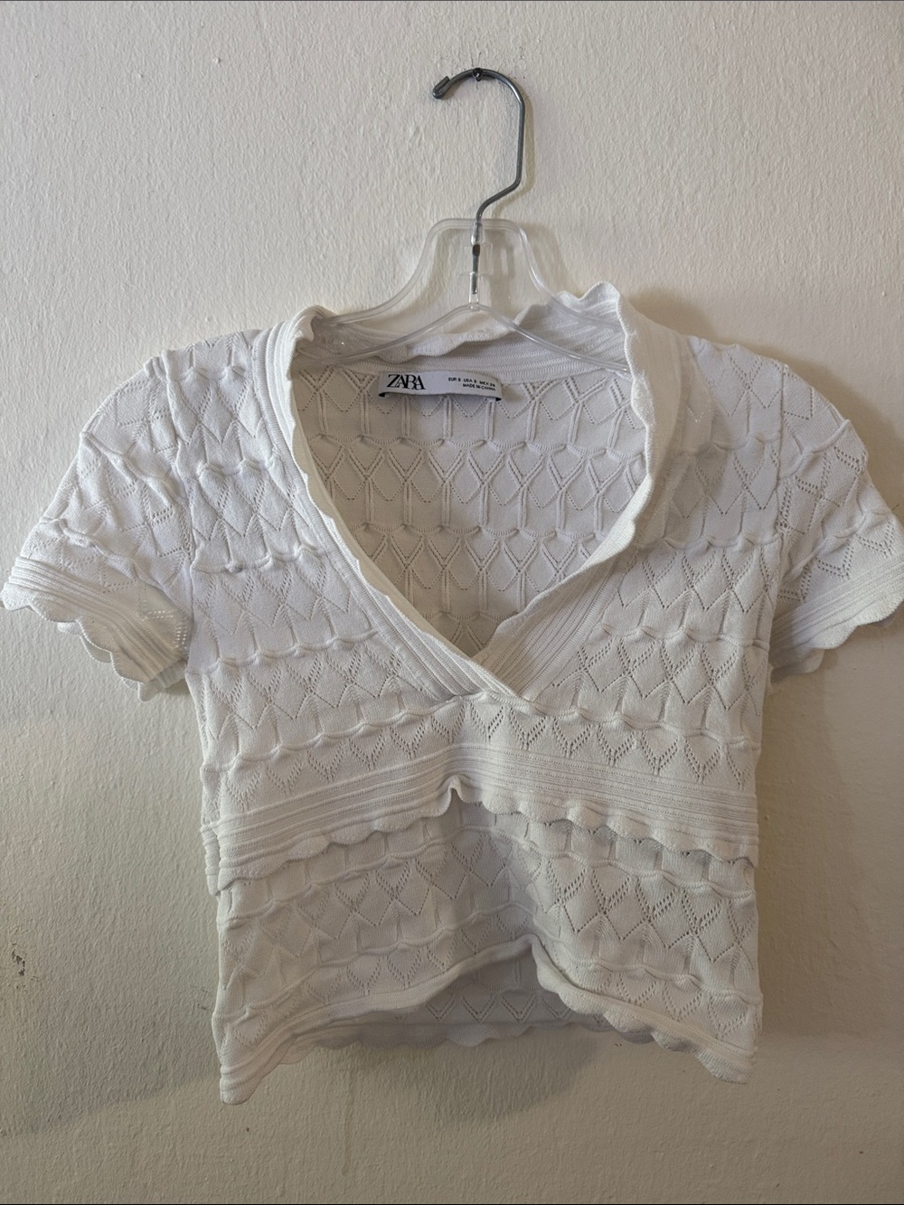 ZARA White Short Sleeve Crop Top with V-Neck